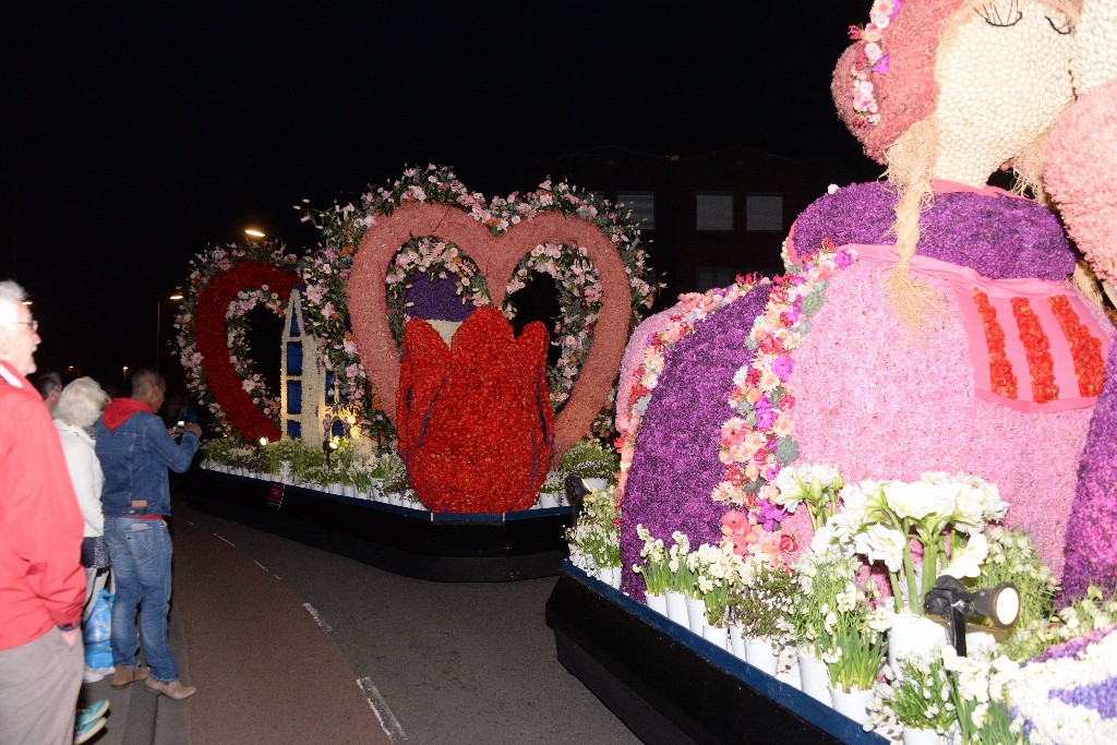 ../Images/Verlicht bloemencorso 2018 023.jpg